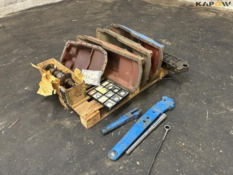 Ford oil pan and crankcase 1