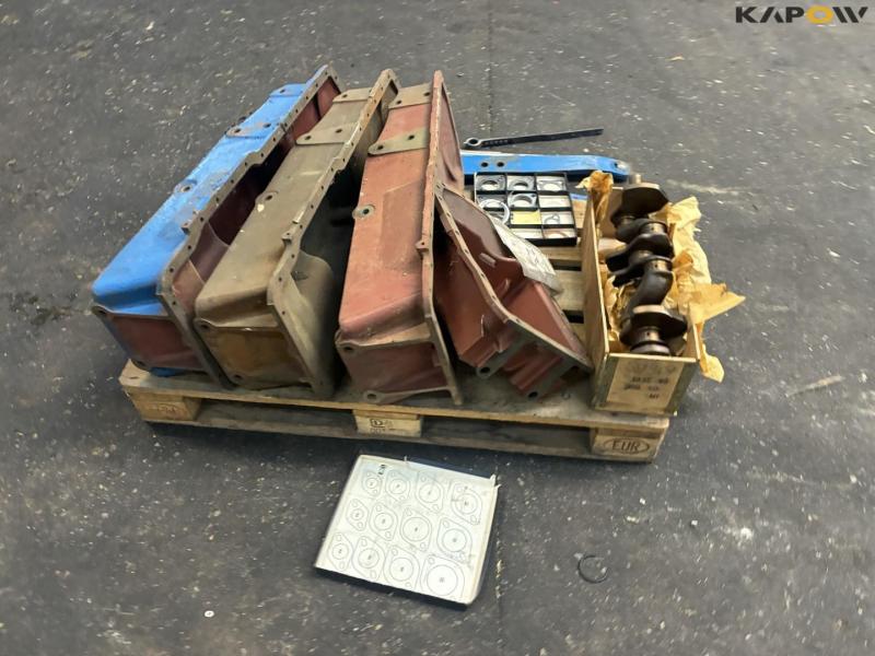Ford oil pan and crankcase 4