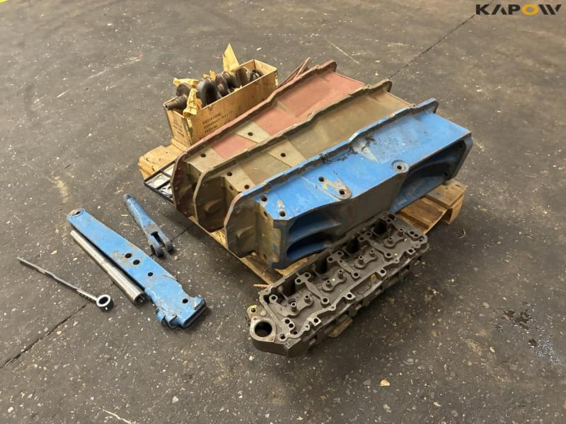 Ford oil pan and crankcase 7