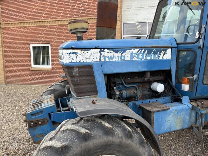 Ford TW-10 tractor 10
