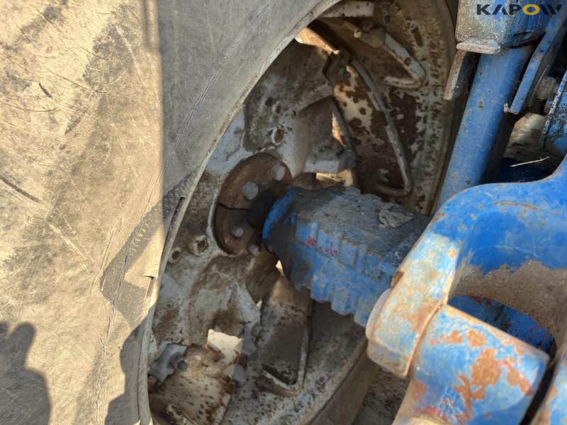 Ford TW15 tractor 27