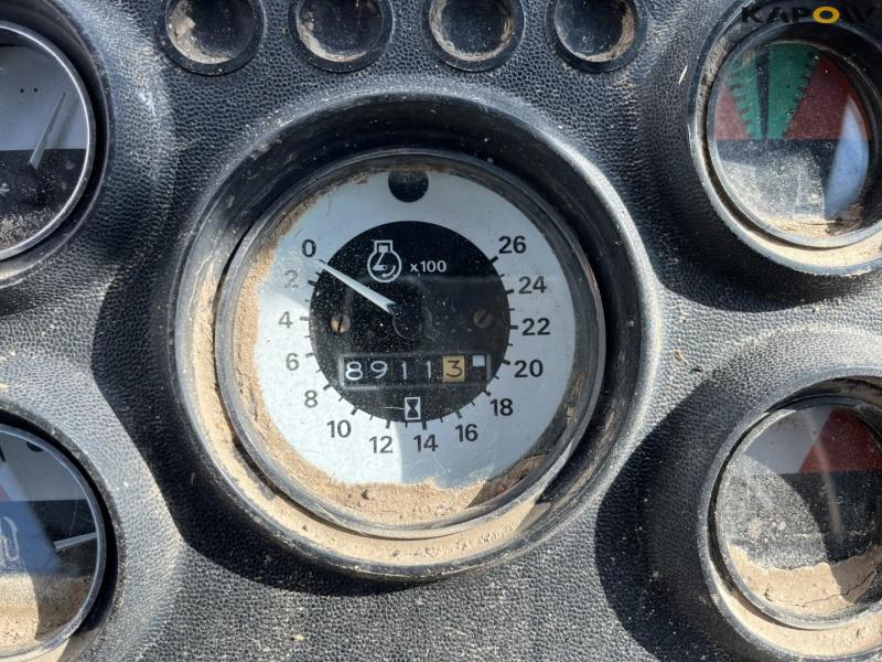 Ford TW15 tractor 33