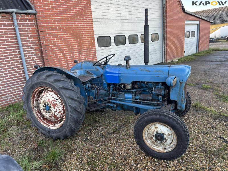 Fordson Dexta diesel tractor 4
