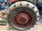 Fordson Dexta with front loader 29