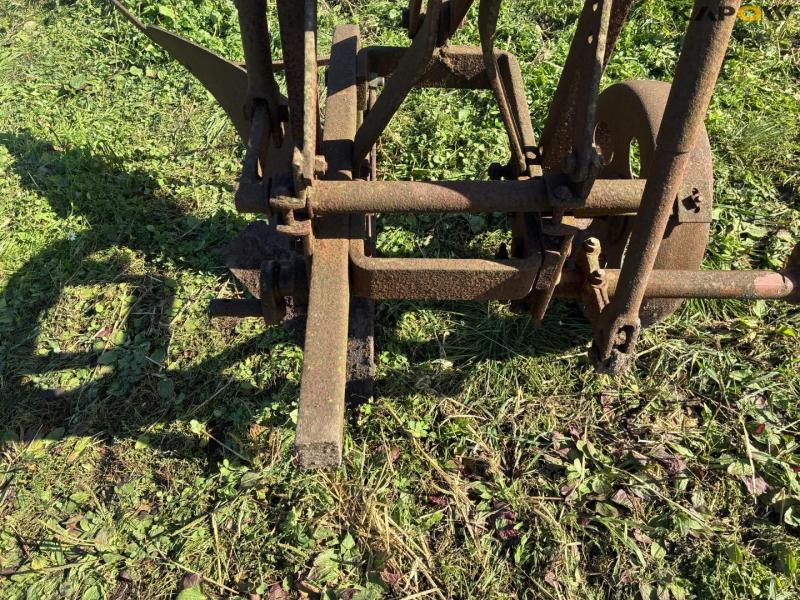 Frauged a furrowed plow 9