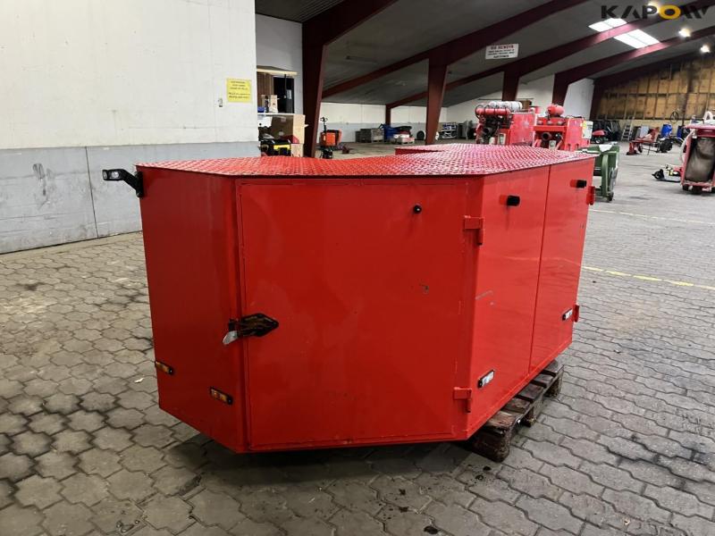 Front box with built-in vice 3