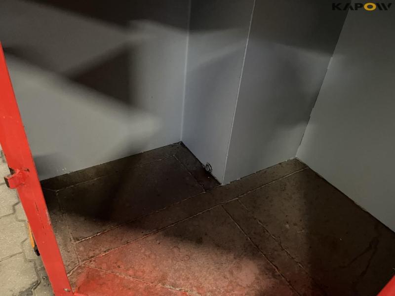 Front box with built-in vice 13