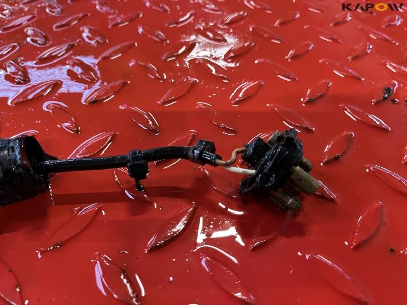 Front box with built-in vice 16