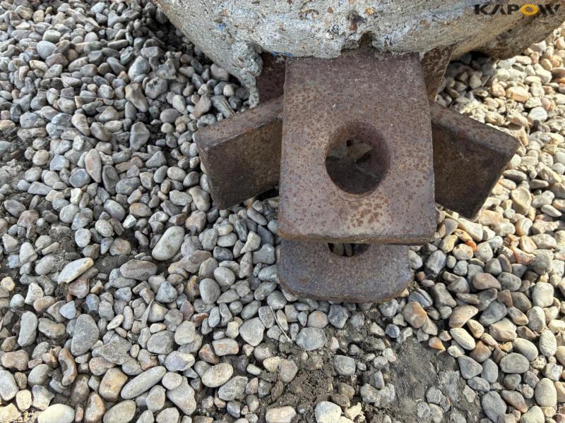 Concrete front block 10