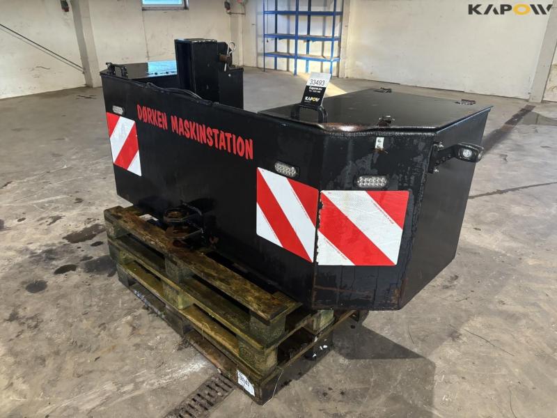 Front block with storage - Kapow Online Auctions
