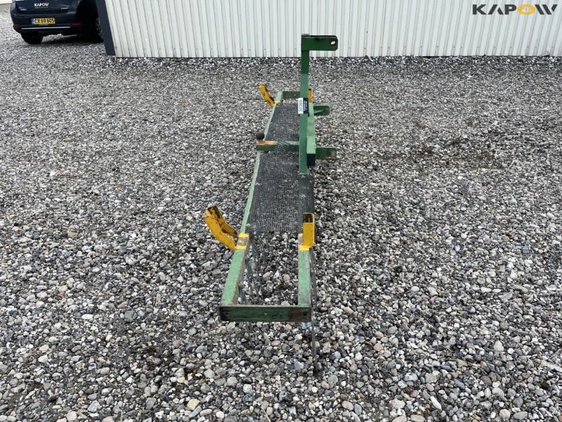 Three-point hitch 8