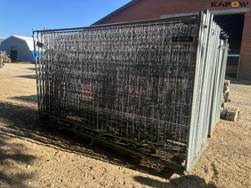 Galvanized construction site fence 6