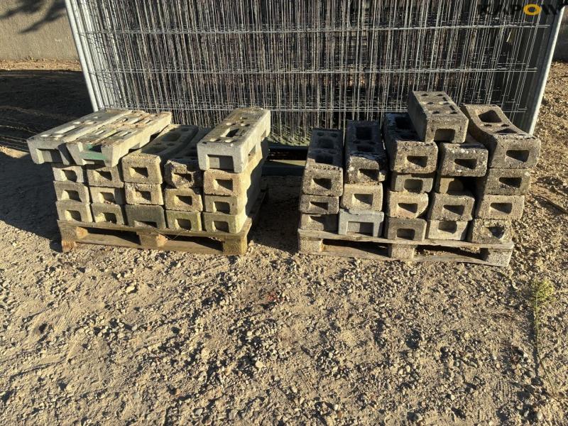 Galvanized construction site fence 23