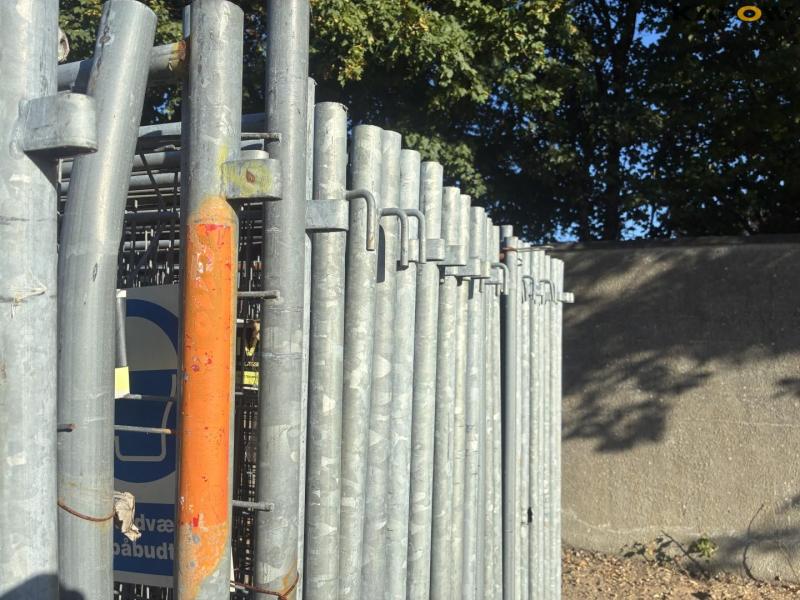 Galvanized construction site fence 21