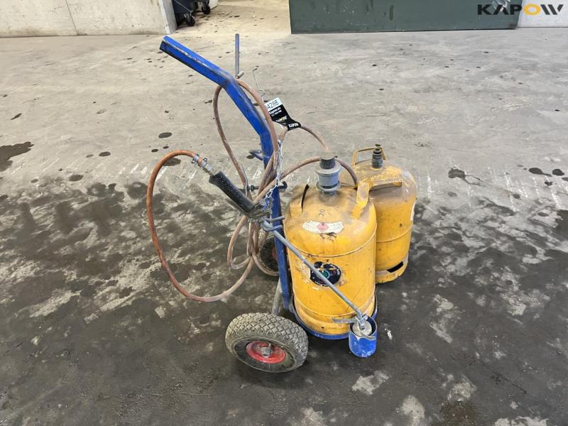 Gas bottle with burner 8