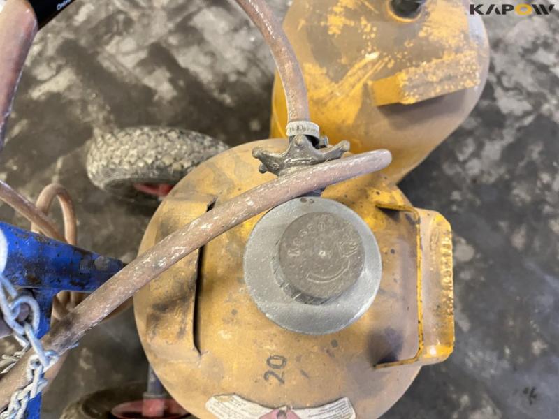 Gas bottle with burner 11