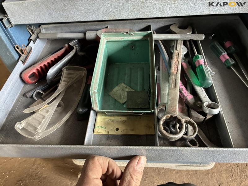 Gedore adjutant 1580 workshop trolleys with contents. 9