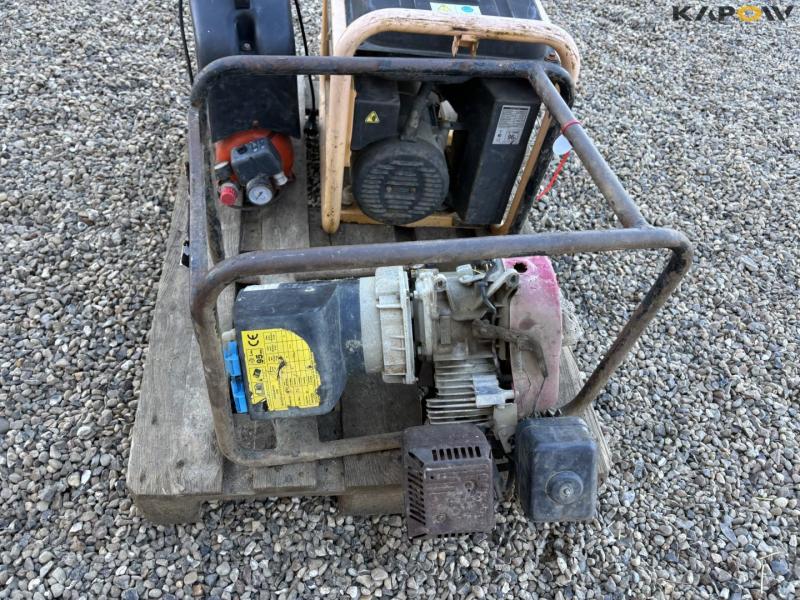 Generator and compressor 10