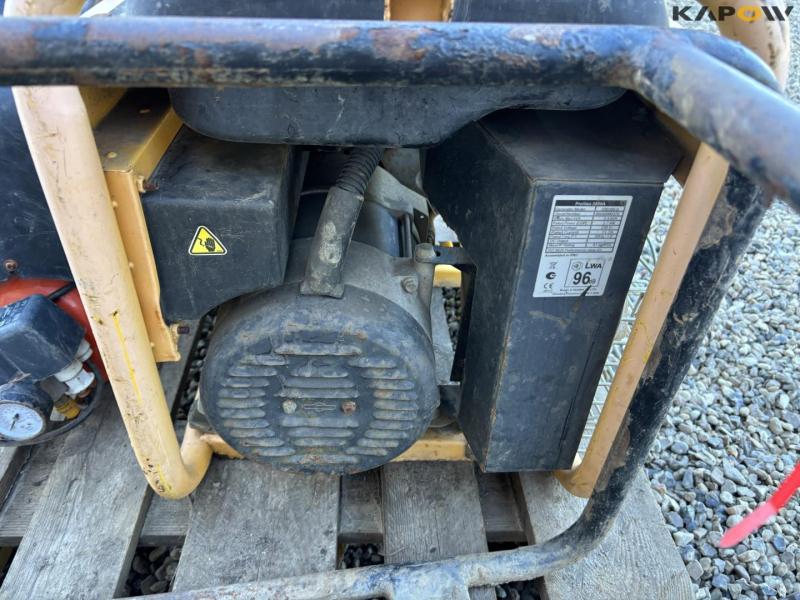 Generator and compressor 15