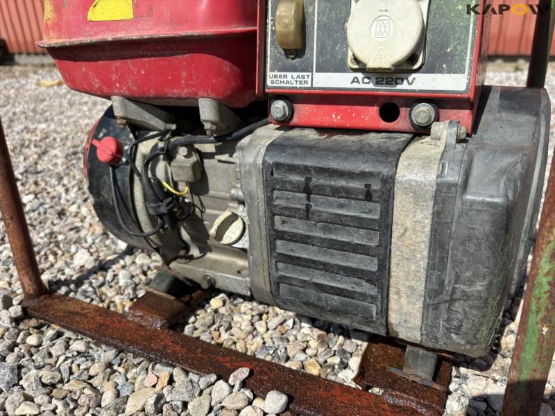 Generator 8