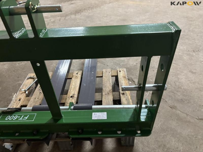 GEO FT600 pallet forks with 3-point hitch 16