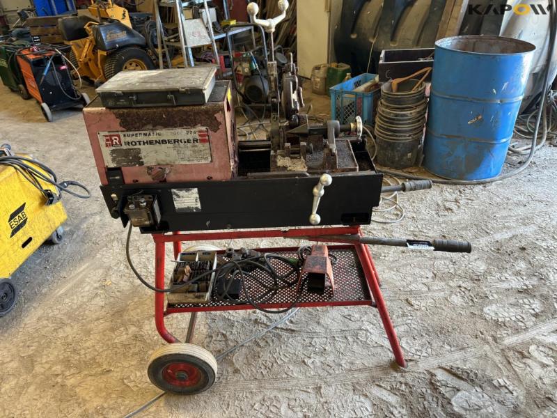 Thread cutting machine 8