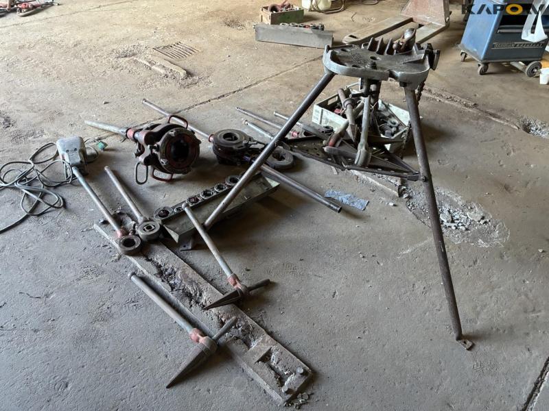 Thread cutting equipment 3