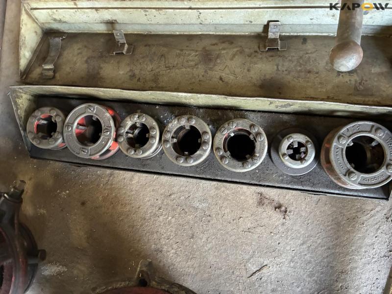 Thread cutting equipment 6