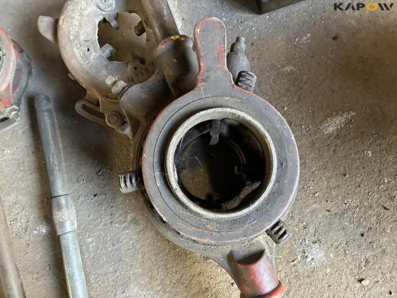 Thread cutting equipment 17