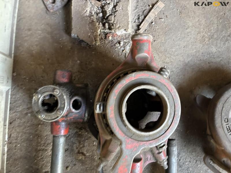 Thread cutting equipment 21