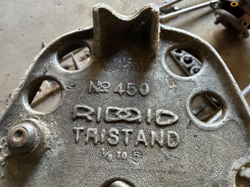 Thread cutting equipment 41