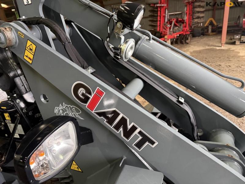 Giant G2500 HD skid steer loader 16