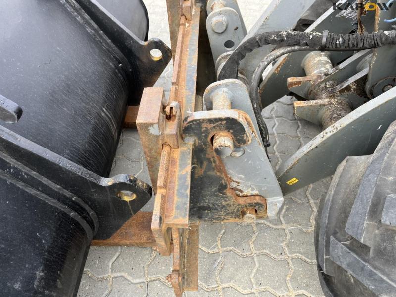 Giant V452T HD skid steer loader 10