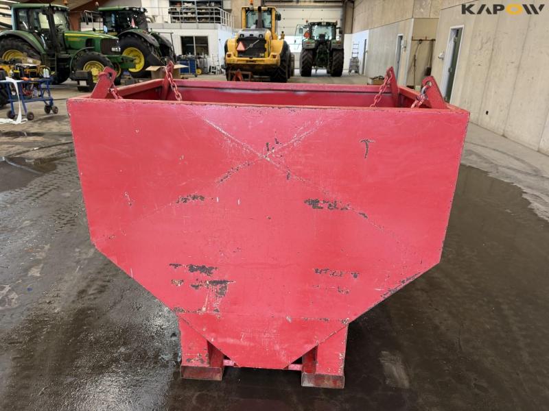 Fertilizer loading box 6