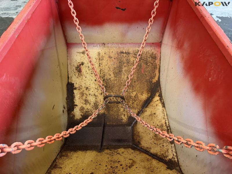 Fertilizer loading box 9