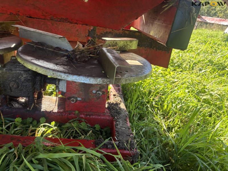 Fertilizer spreader 23