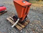 Fertilizer spreader for Christmas trees 3