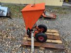 Fertilizer spreader for Christmas trees 7
