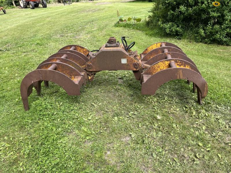 Grab for crane 8
