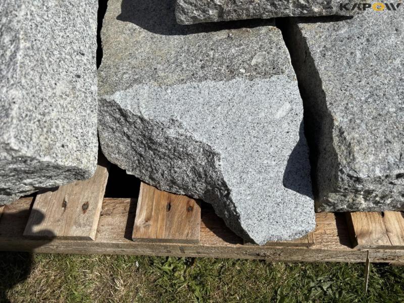 Granite curbstone 25