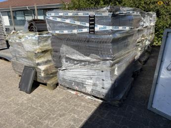 Granite flat-bottomed roof tiles