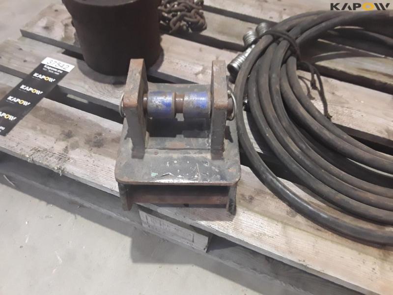 Excavator fittings and hydraulic hoses 8