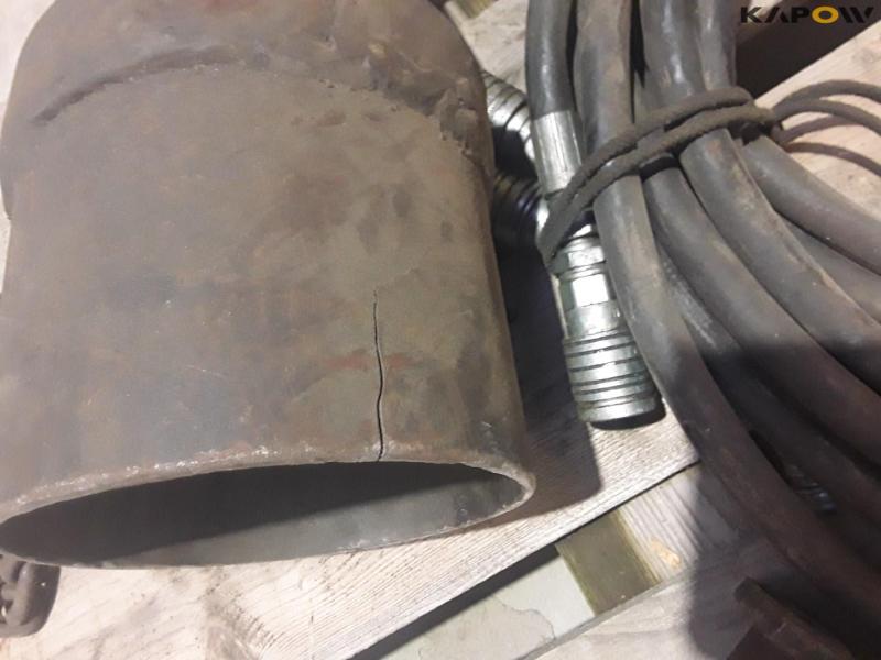 Excavator fittings and hydraulic hoses 15