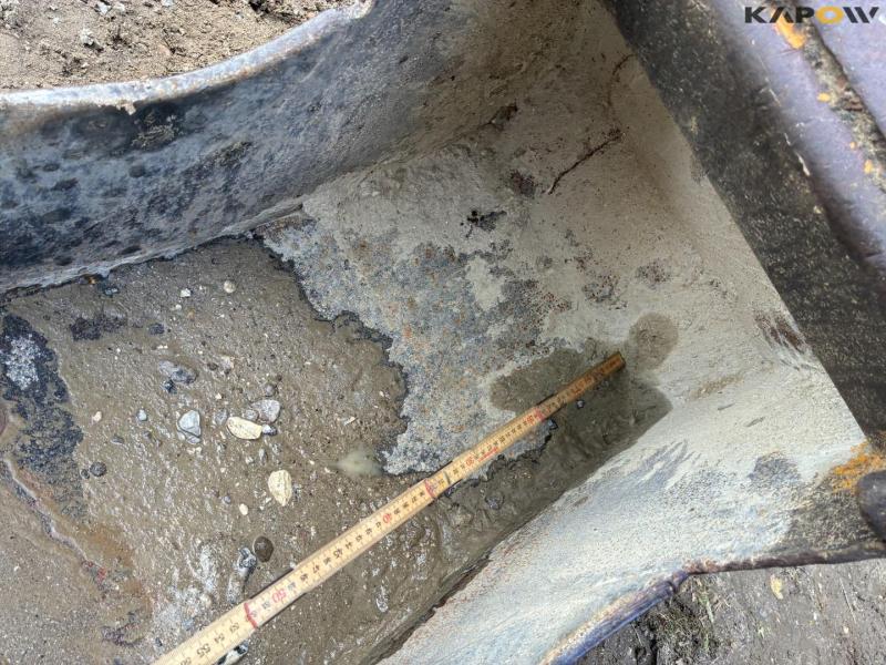 Excavator bucket with Hydrema hitch 10