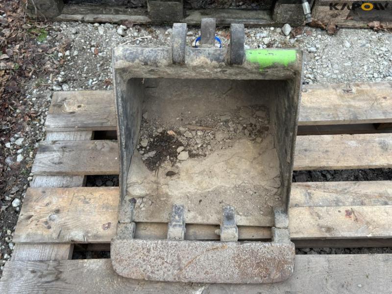 Excavator bucket with mini excavator hitch 5