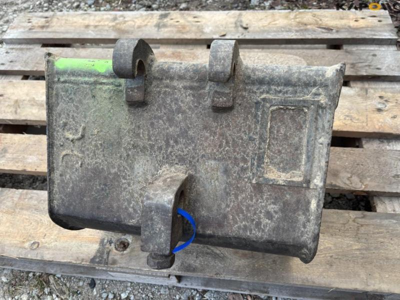 Excavator bucket with mini excavator hitch 7