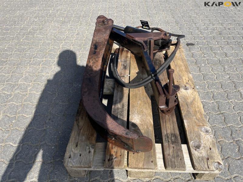 Grapple arm for pallet forks 4
