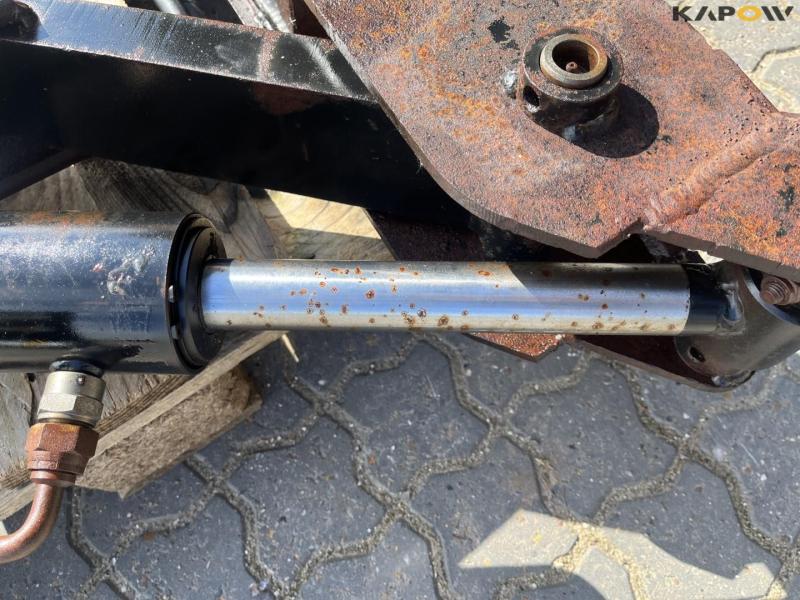 Grapple arm for pallet forks 9