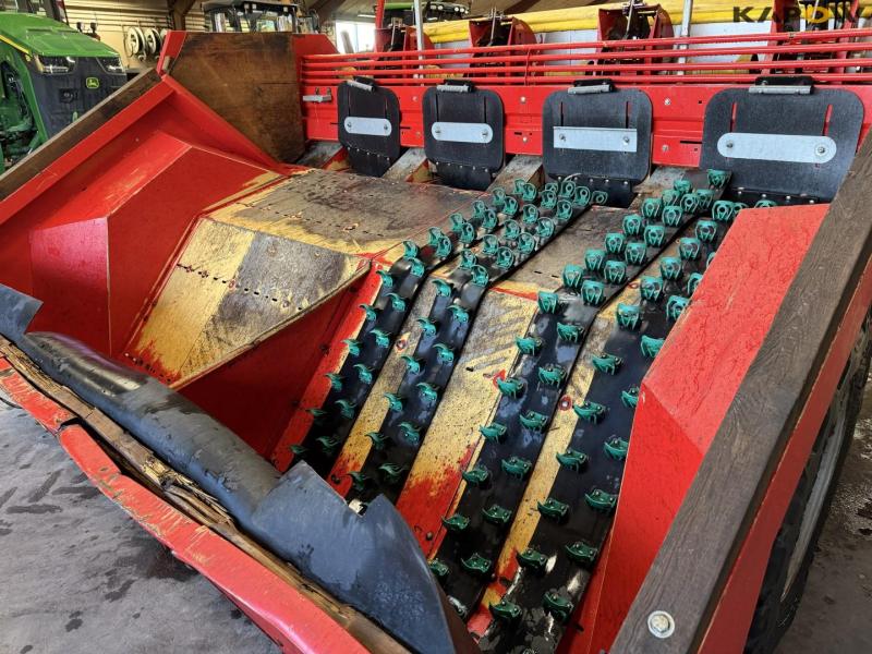 Grimme GL34 T potato planter 32