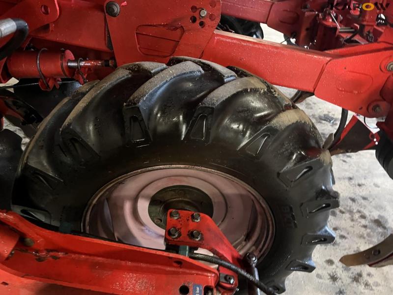 Grimme GL860 compact 8 row potato planter 9